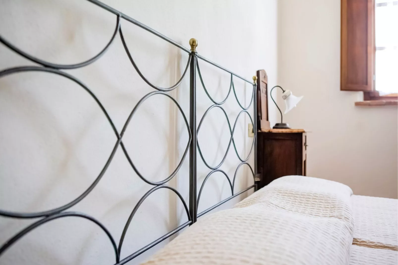 Rosa-Bedroom