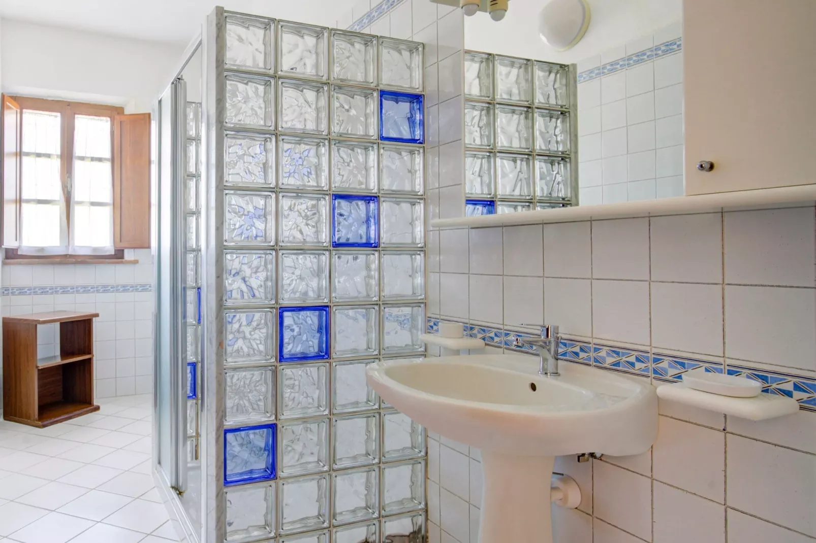 Rosa-Bathroom