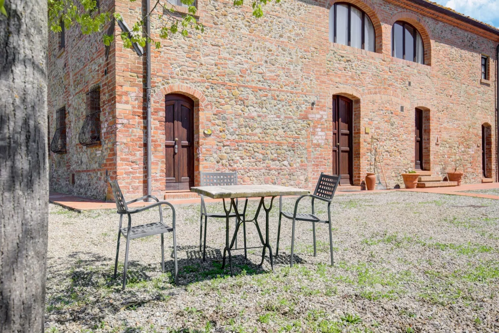 Rosa-Terrace balcony