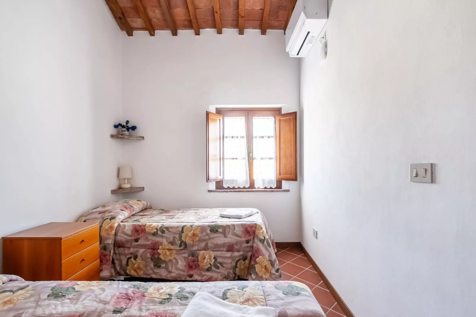 Calendula-Bedroom