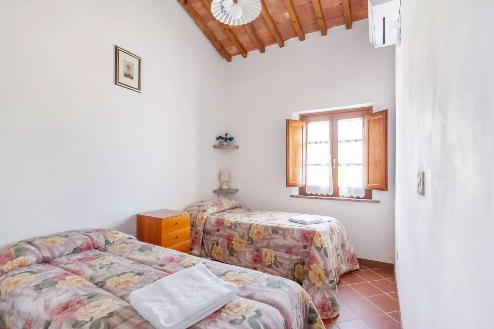 Calendula-Bedroom