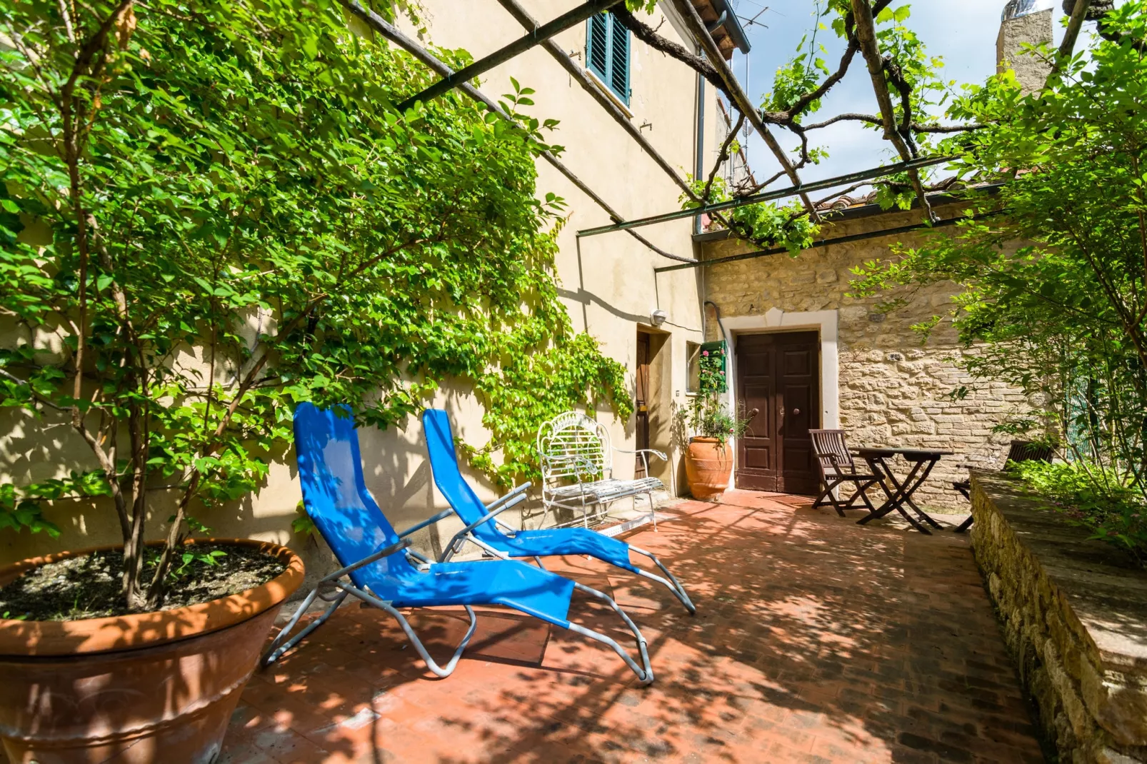 Affreschi-Exterior summer