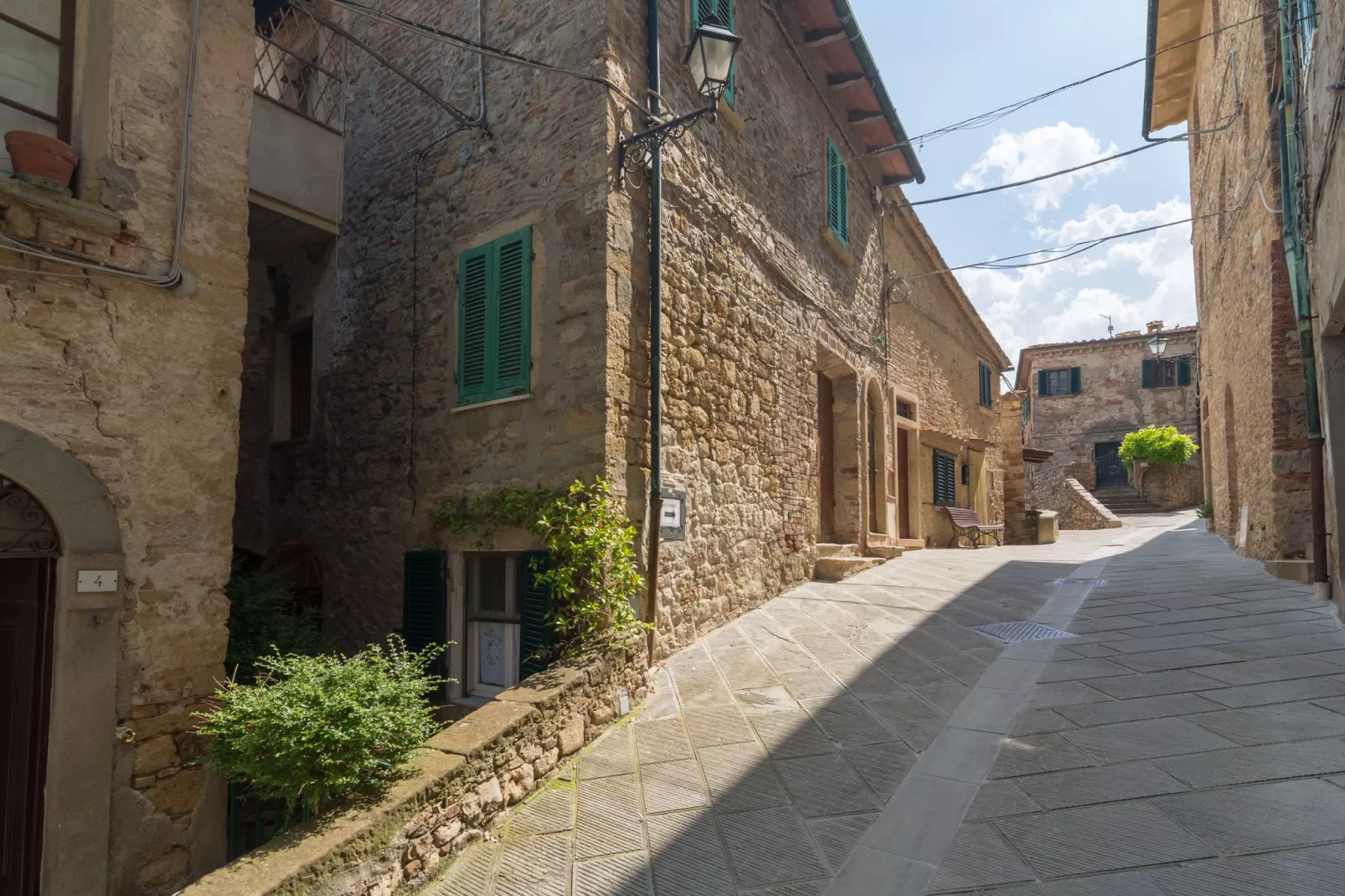 Bellavista-Exterior in summer