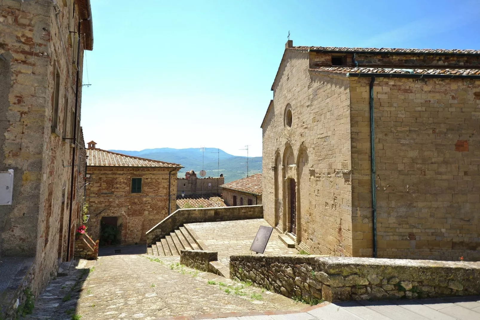 Bellavista-Areas within 1km in summer
