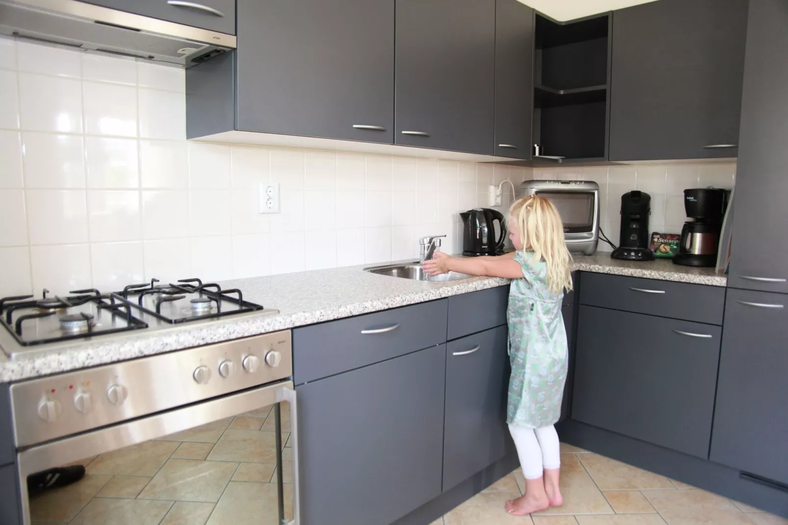 Recreatiepark Wiringherlant - Villa 13-Kitchen