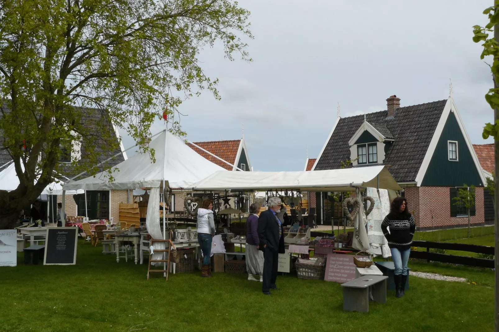 Recreatiepark Wiringherlant - Villa 15-Zones d'été à 1 km