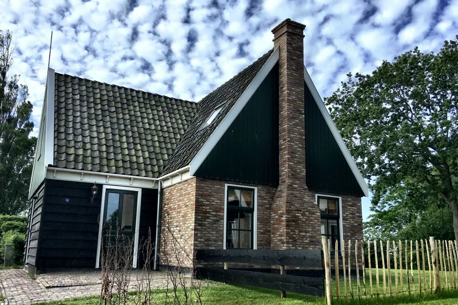 Recreatiepark Wiringherlant - Villa 18-Exterior summer