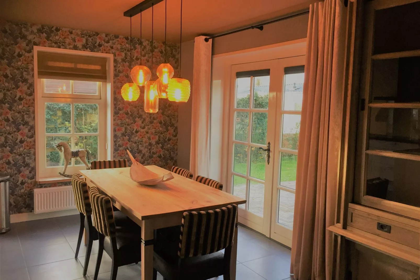 Recreatiepark Wiringherlant - Villa 18-Dining room