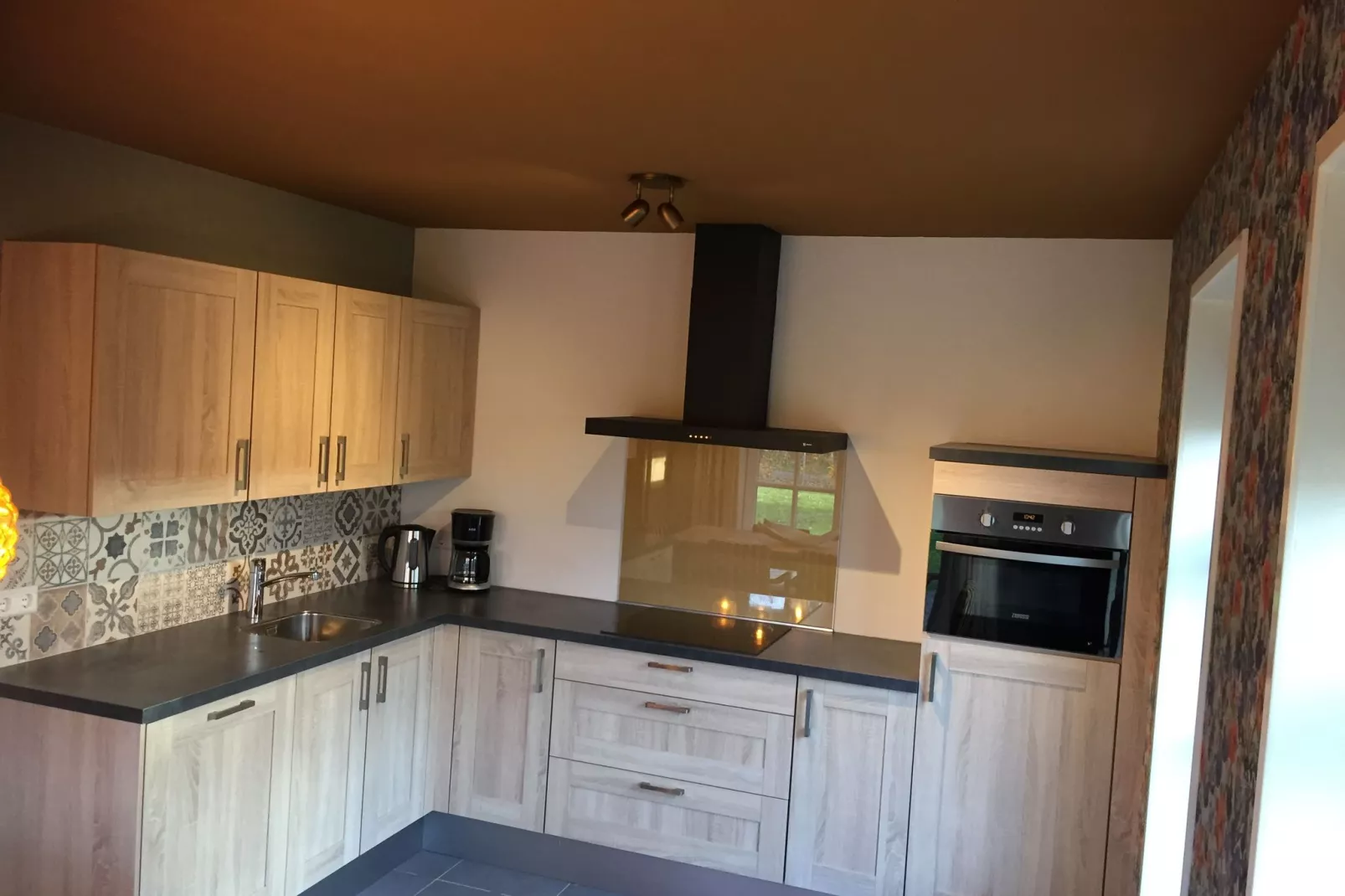 Recreatiepark Wiringherlant - Villa 18-Kitchen