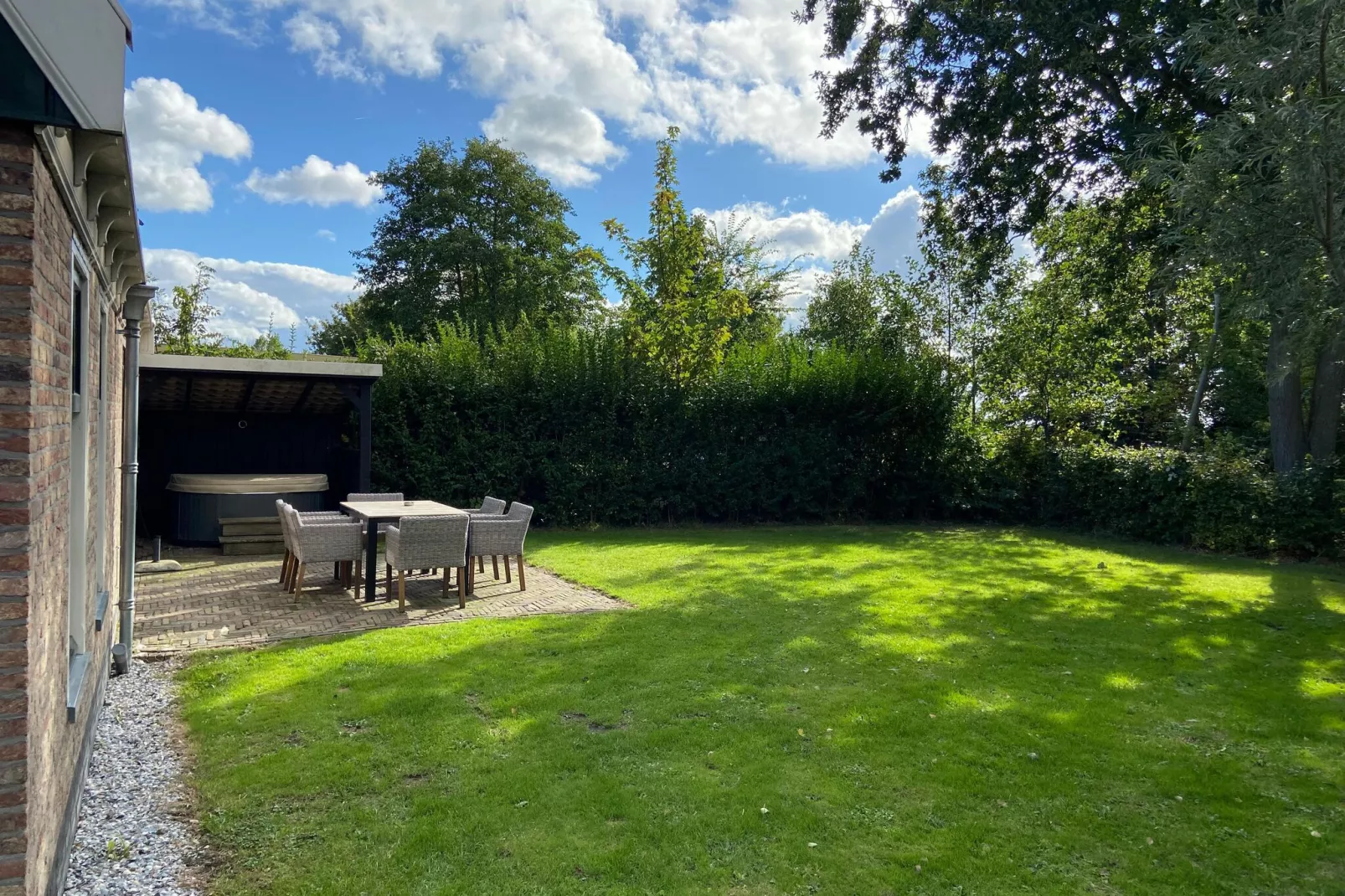 Recreatiepark Wiringherlant - Villa 18-Gardens summer