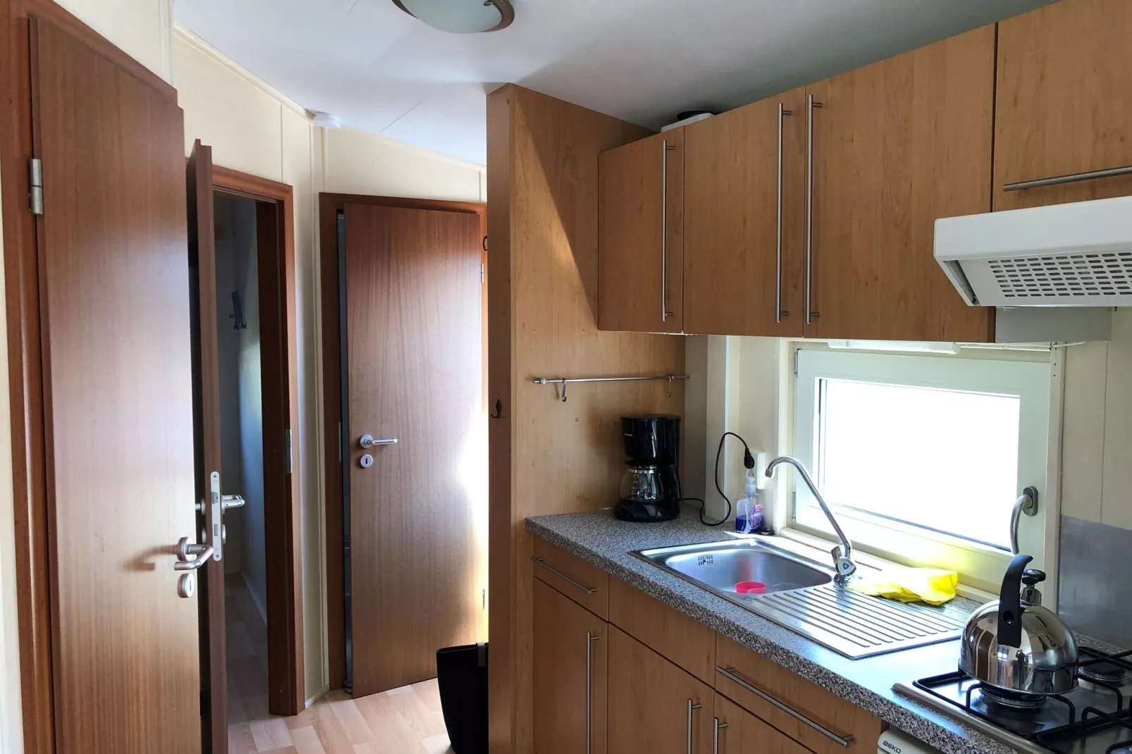Recreatiepark Wiringherlant - Wiringher Chalet 1-Kitchen