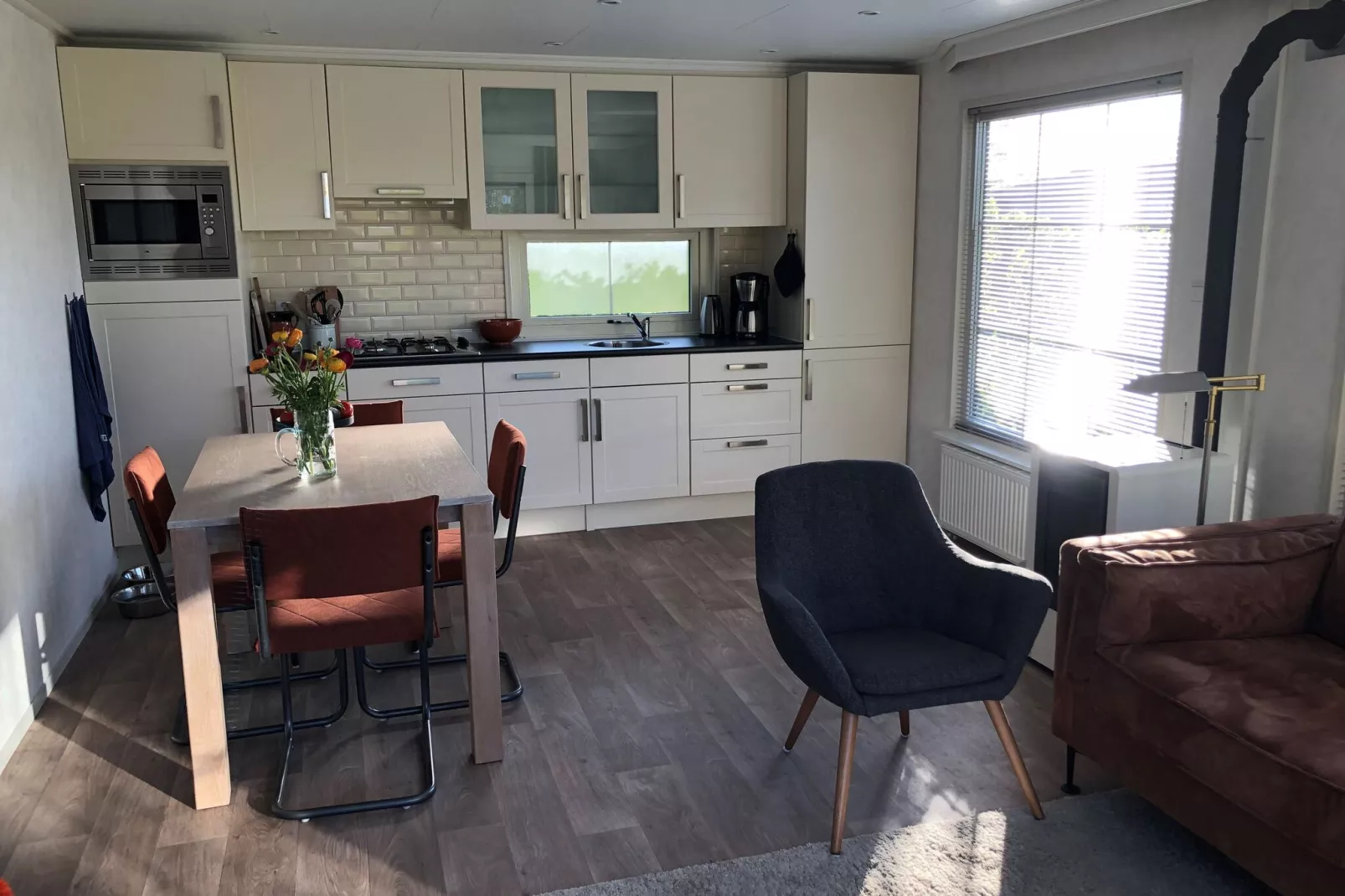 Recreatiepark Wiringherlant - Wiringher Chalet 94-Living room