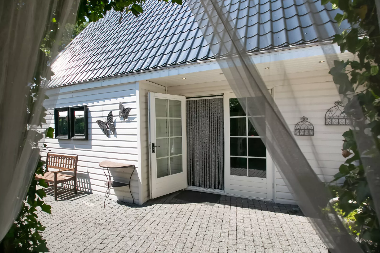 Botterlodge-Exterior summer