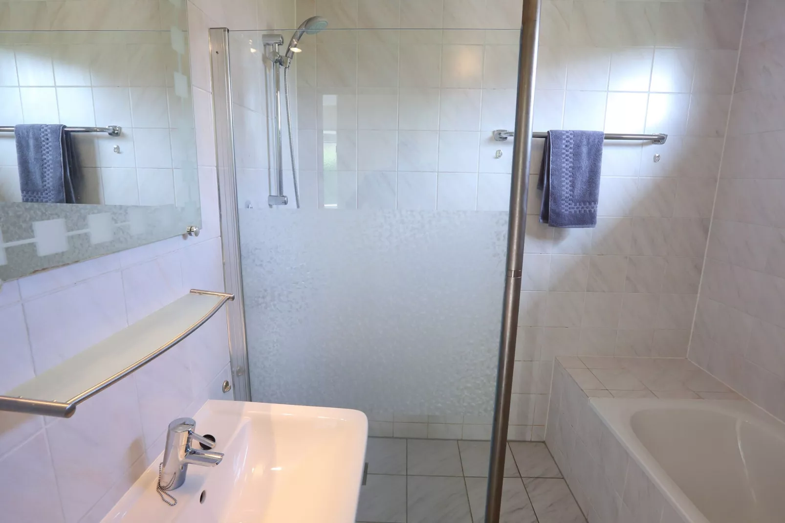 Vakantiepark Emslandermeer 1-Bathroom