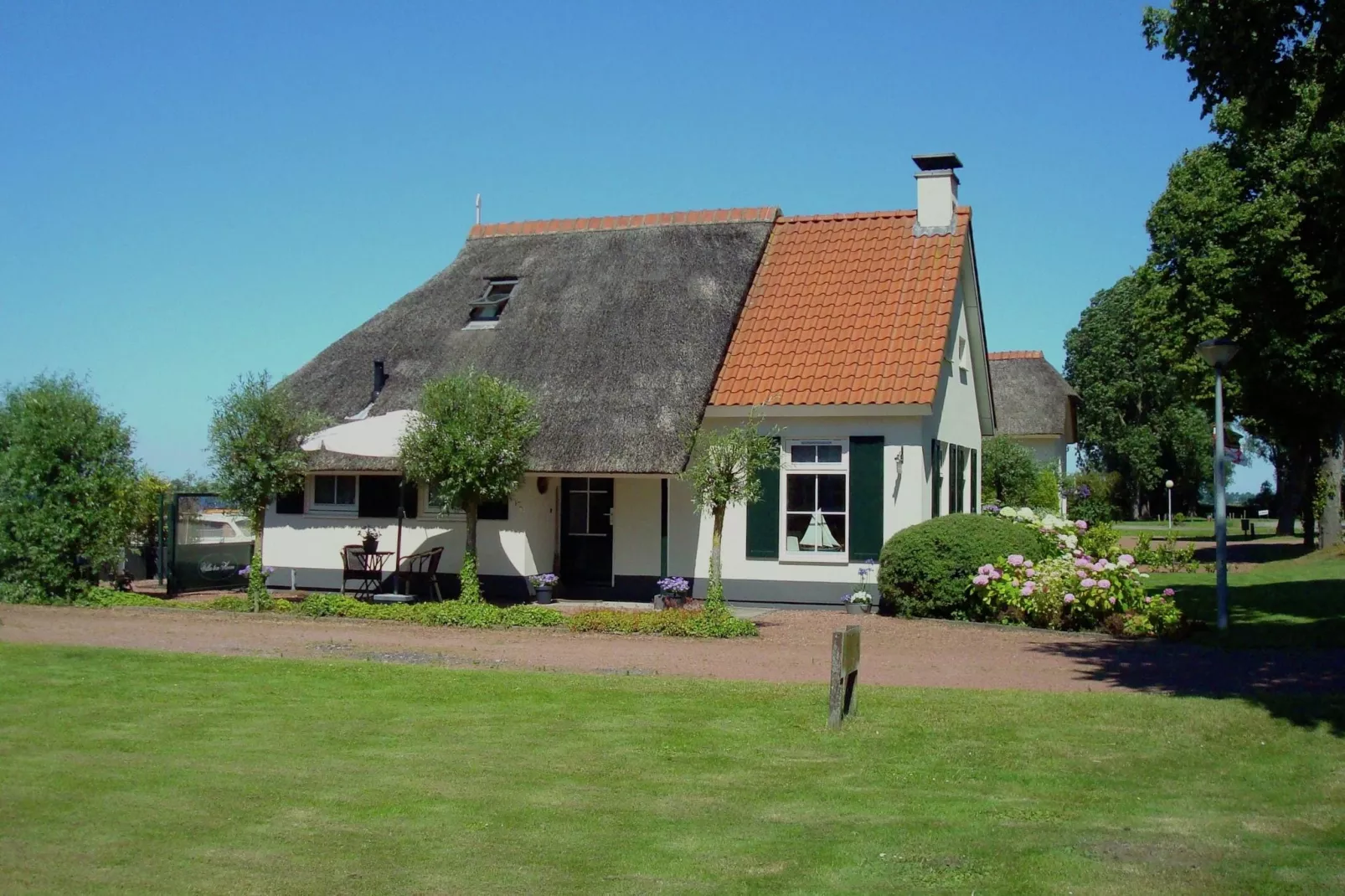 Villa ten Hoeve-Exterior summer