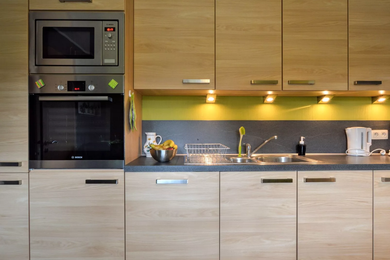 Adré l'Charles-Kitchen