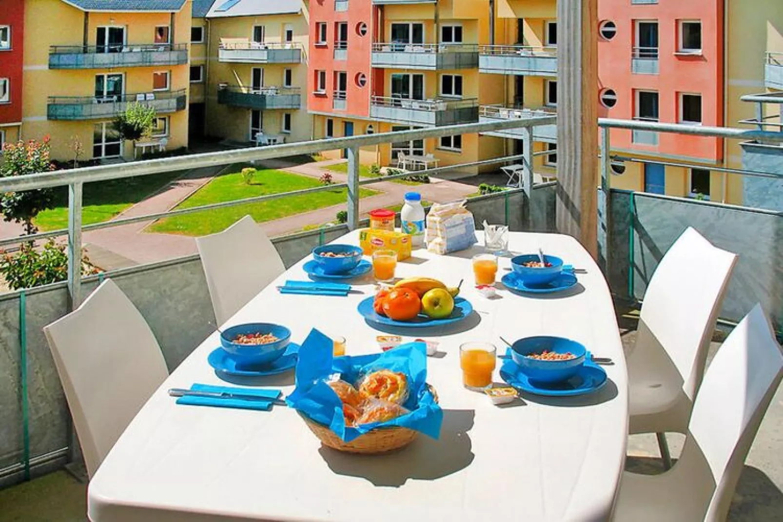Residence Les Isles de Sola Grandcamp // T2 BALCON / 2 pcs 30 à 50 m2 T2 AVEC balcon ou terrasse-Terrace