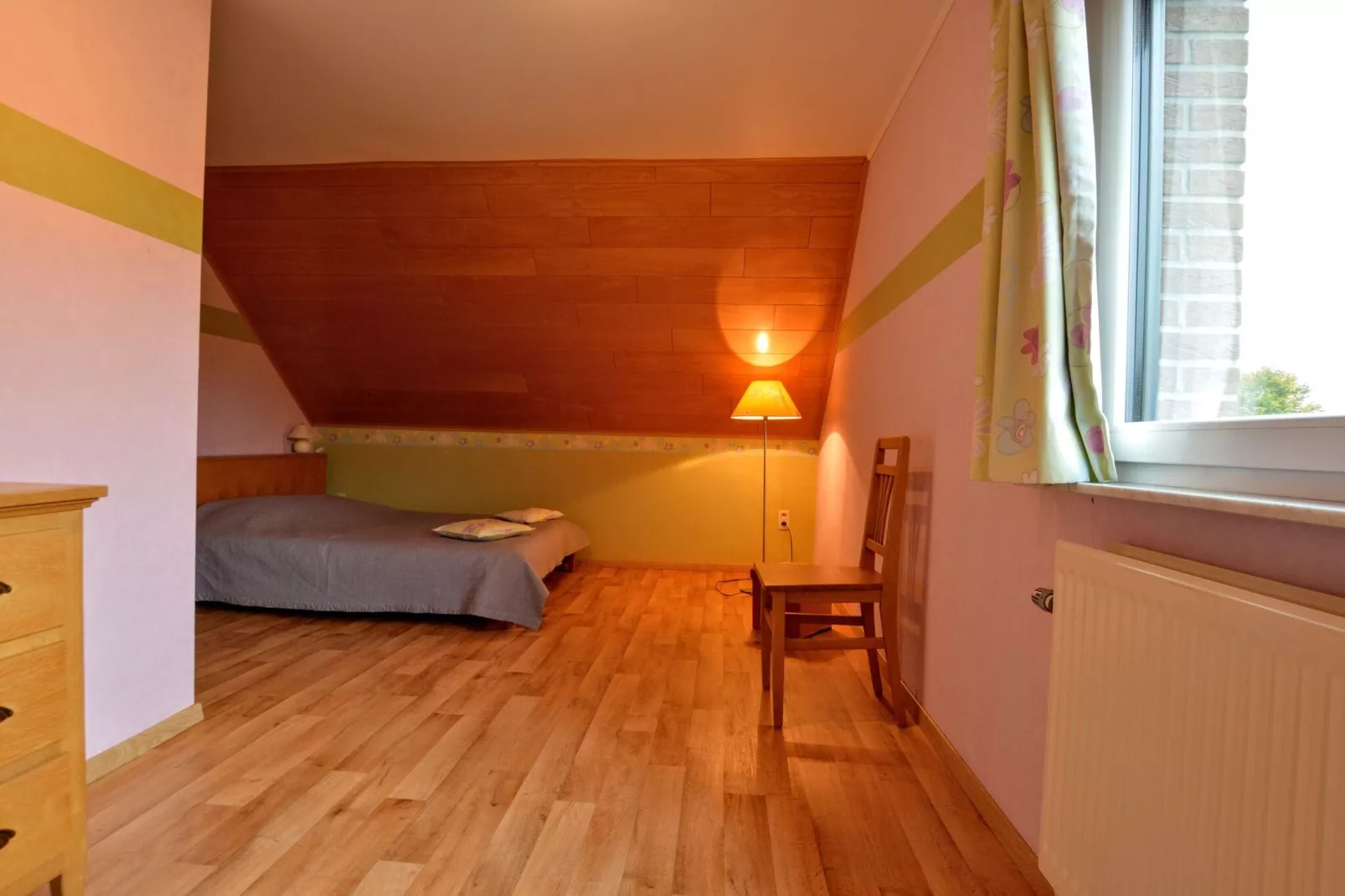Adré l'Charles-Bedroom