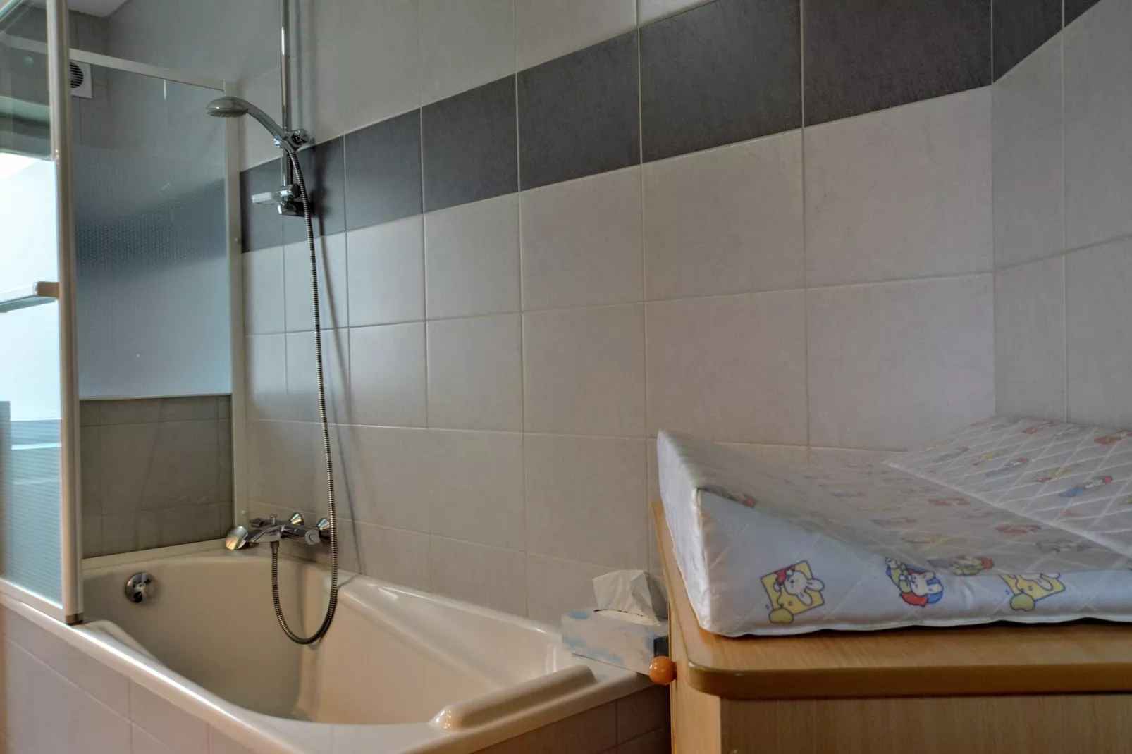 Adré l'Charles-Bathroom