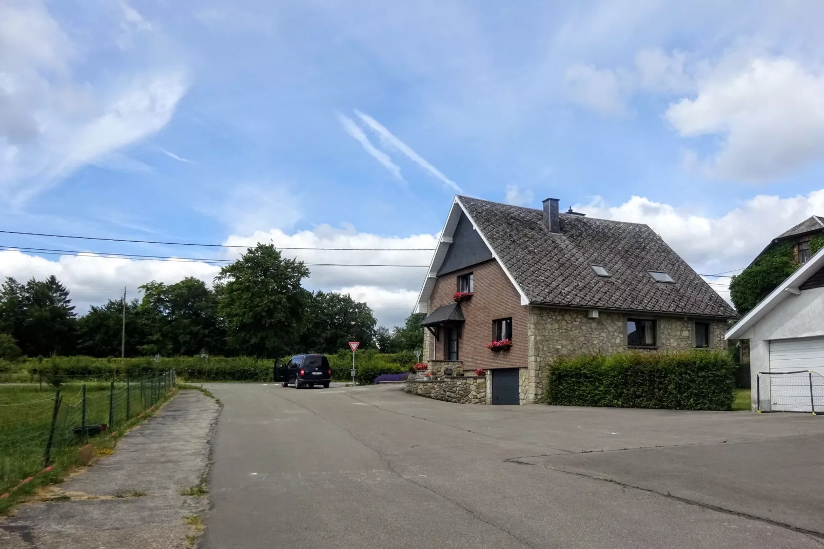Adré l'Charles-Exterior summer