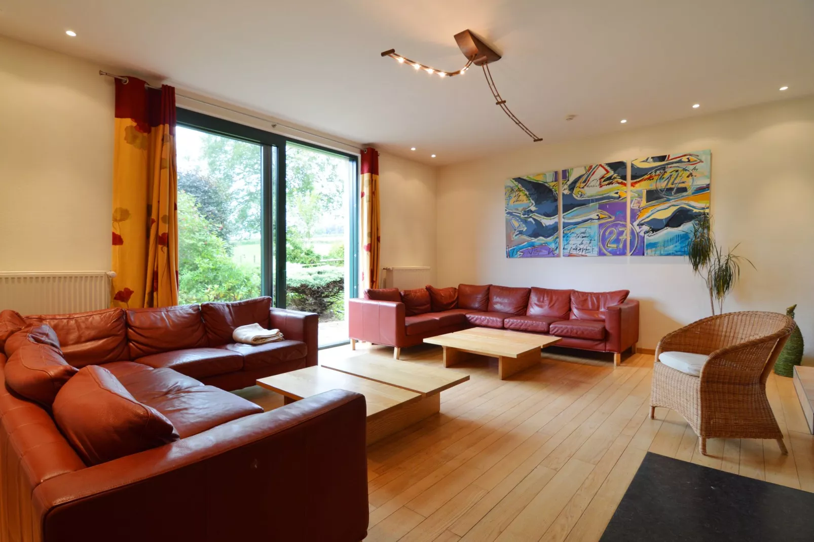 Le Jeu de L'Oie-Living room