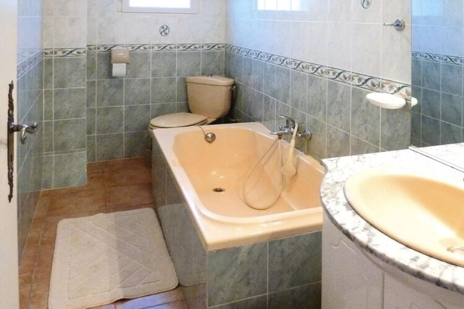 Doppelhaushälfte in Beaucaire-Bathroom