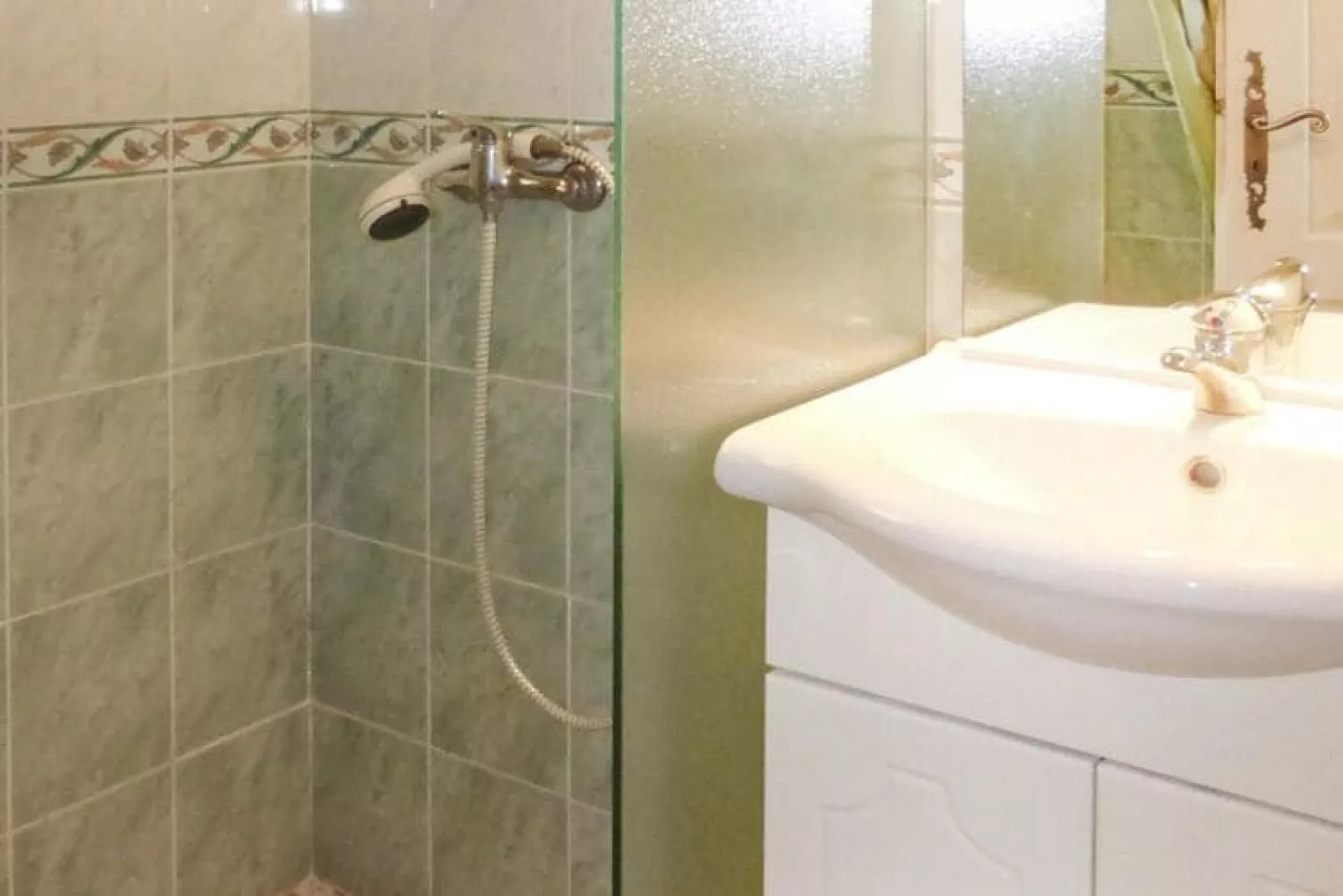 Doppelhaushälfte in Beaucaire-Bathroom
