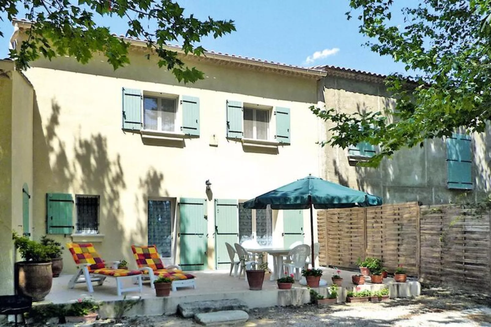 Doppelhaushälfte in Beaucaire-Exterior summer
