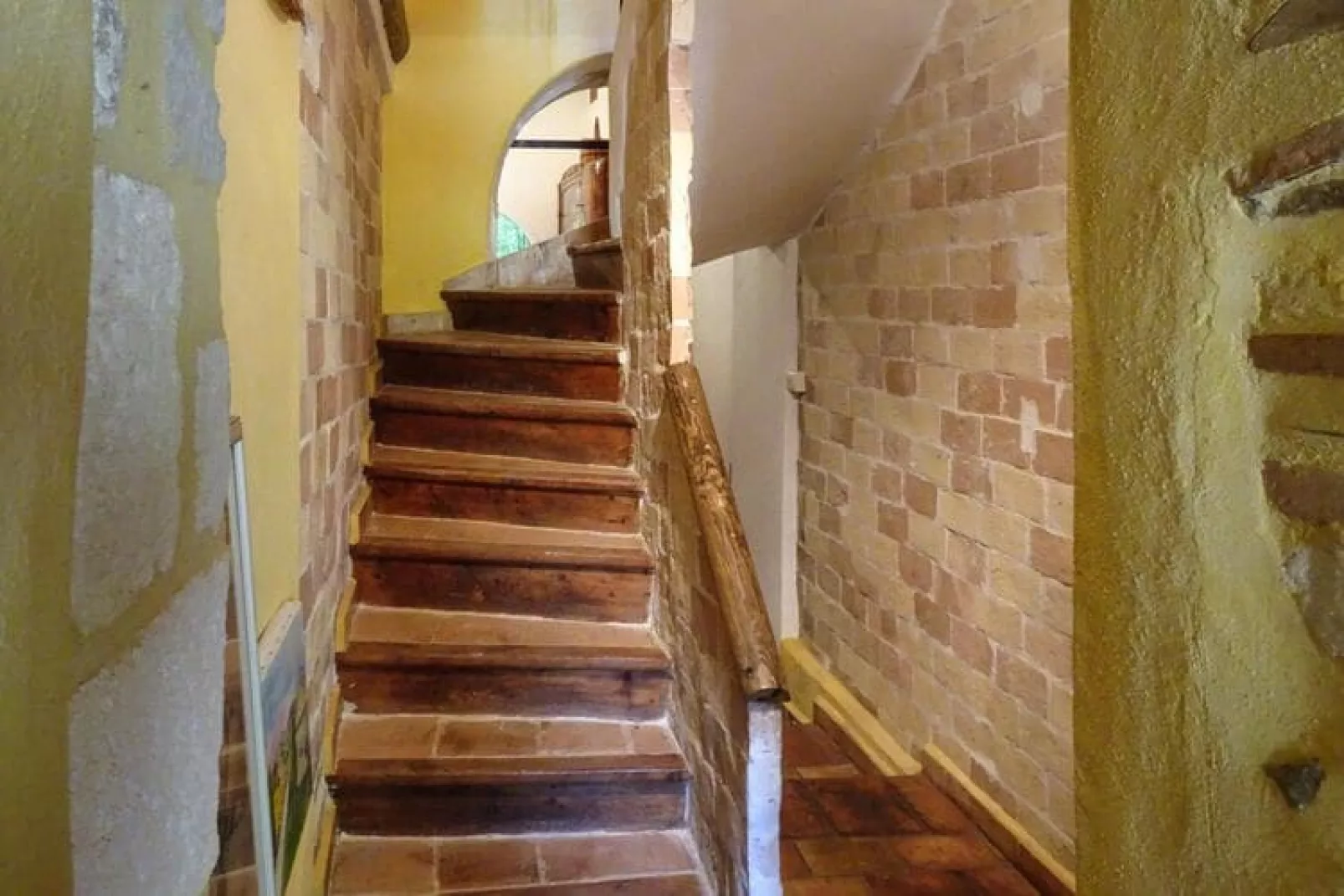 Doppelhaushälfte in Noves-Stairs