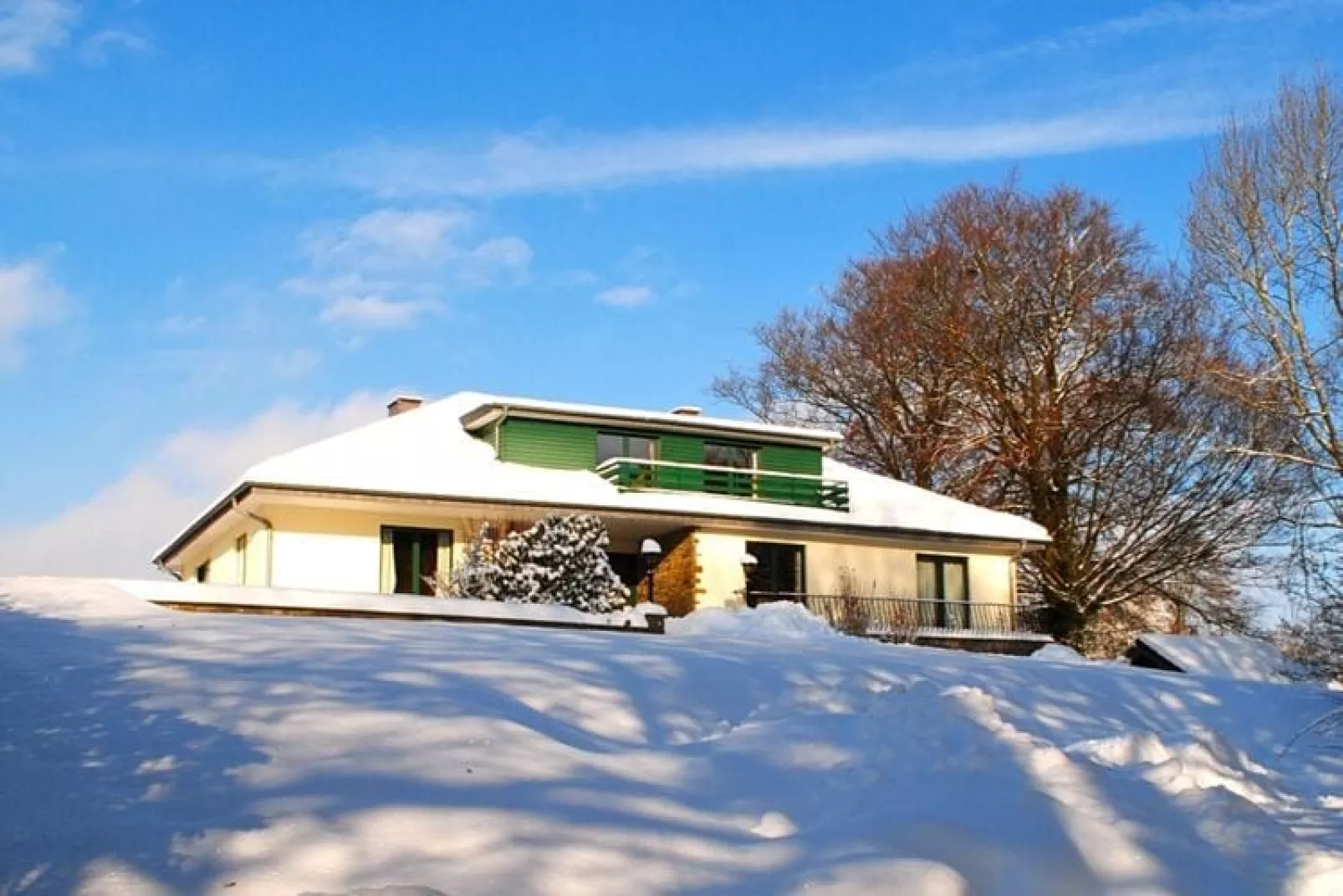 Le Jeu de L'Oie-Exterior winter