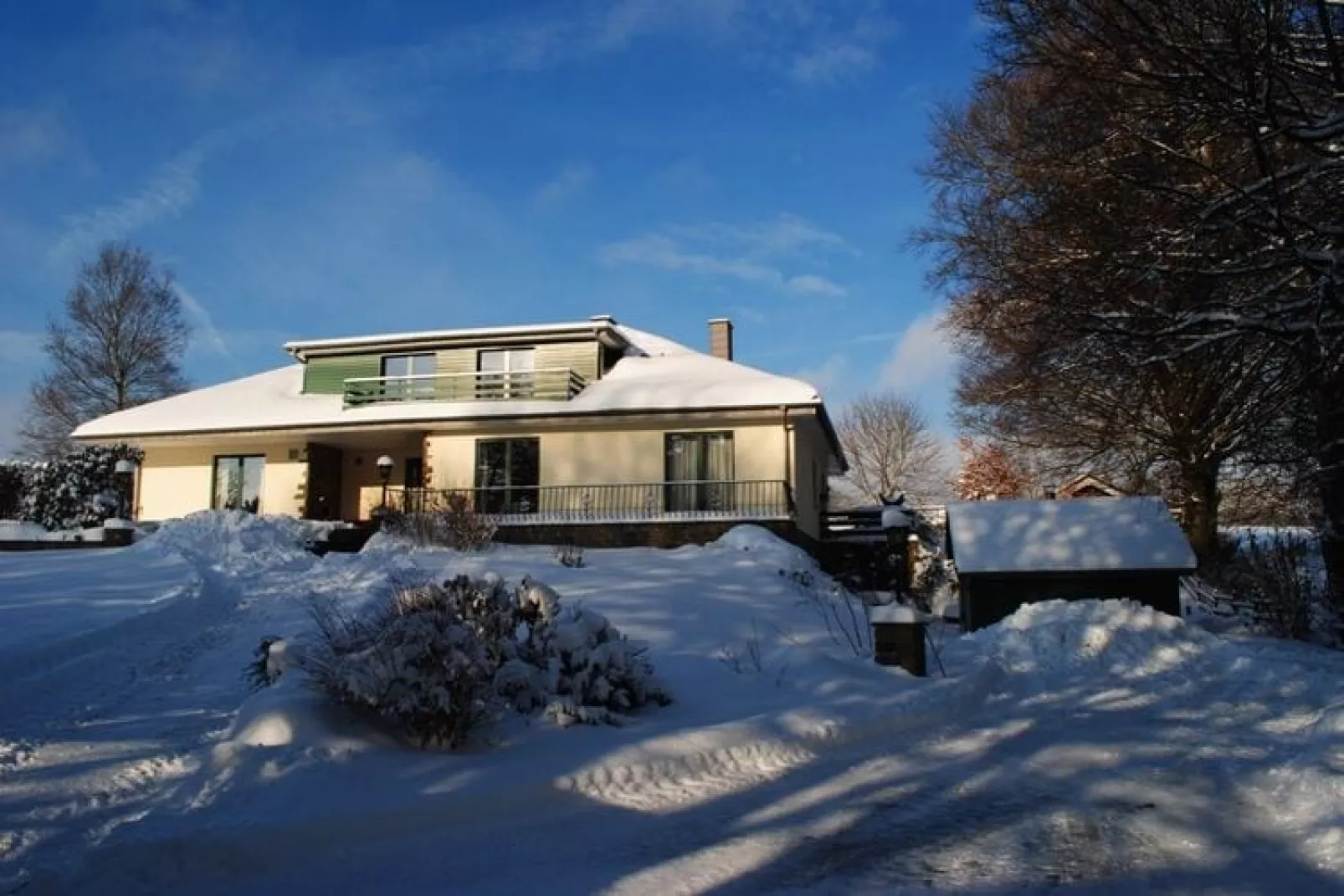 Le Jeu de L'Oie-Exterior winter