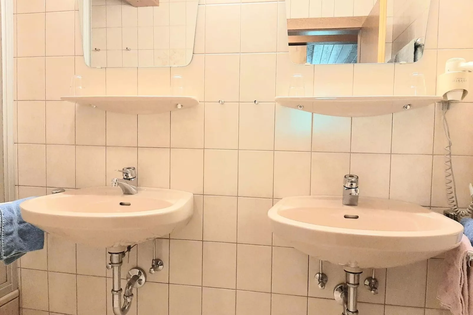 Hubergut - Ferienwohnung Simone-Bathroom