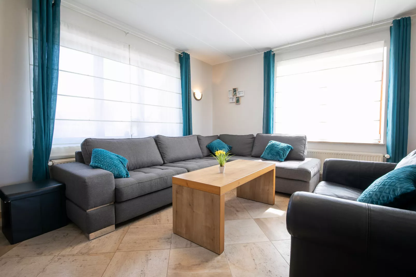 Villa East Canton-Living room