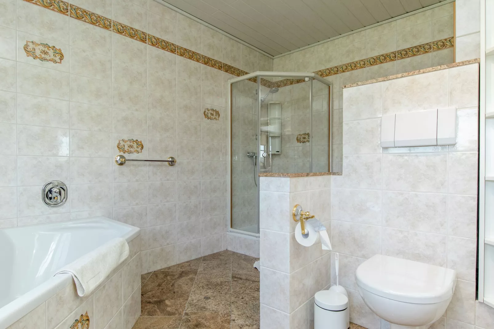 Villa East Canton-Bathroom