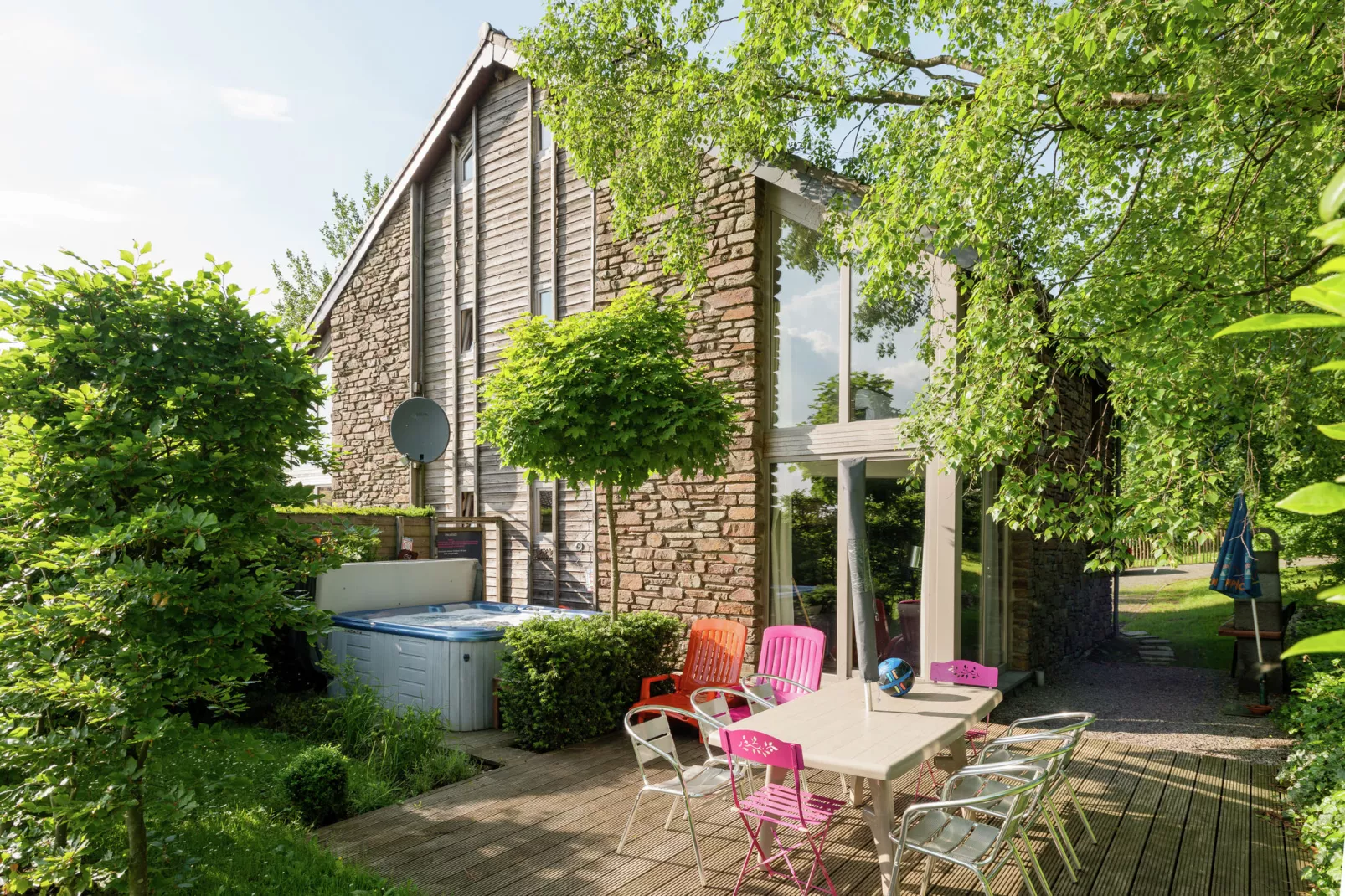 La Source-Exterior summer