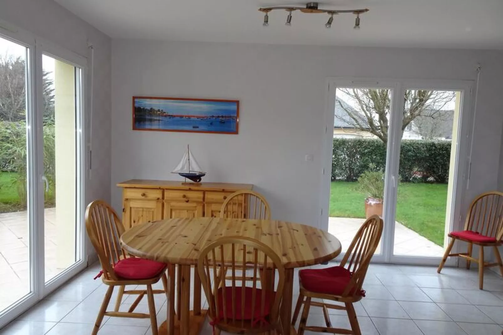 Holiday home Le Tour-du-Parc-Dining room