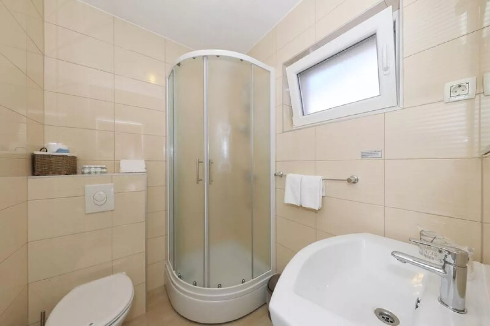 Holiday resort Vile Dalmacija, Preko-3-Raum-App., Classic 4+2, ca. 42 qm für 6 Pers.-Bathroom