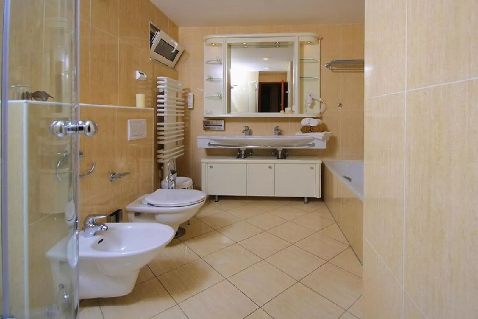 Apartments Fontana Resort Jelsa- Deluxe one bedroom apartment suite 2&2 - 68 qm 4 Pers-Bathroom