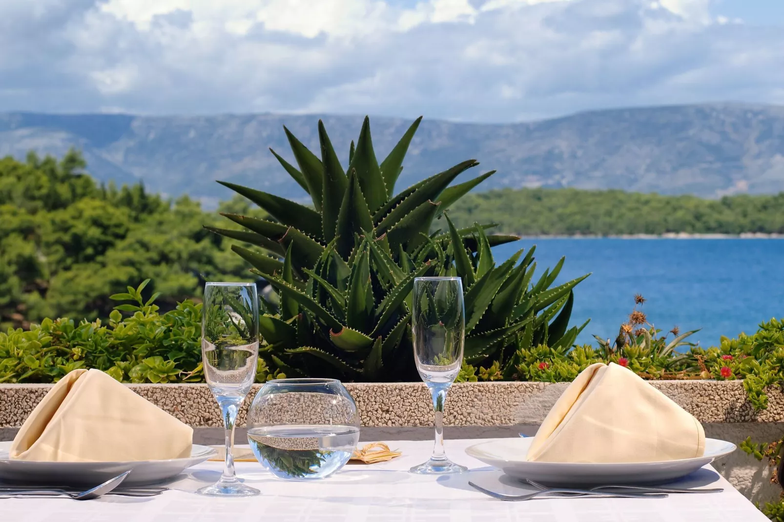 Apartments Fontana Resort Jelsa- Deluxe one bedroom apartment suite 2&2 - 68 qm 4 Pers-View