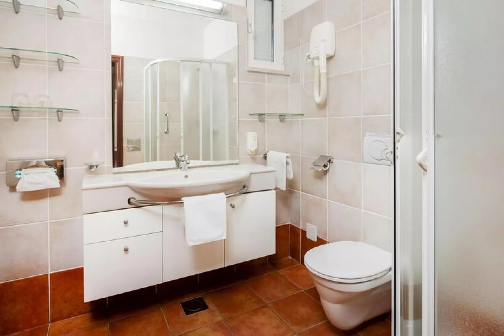 Apartments Fontana Resort Jelsa - One-bedroom Vintage Apartment 2&2 - 46 qm 4 Pers-Bathroom