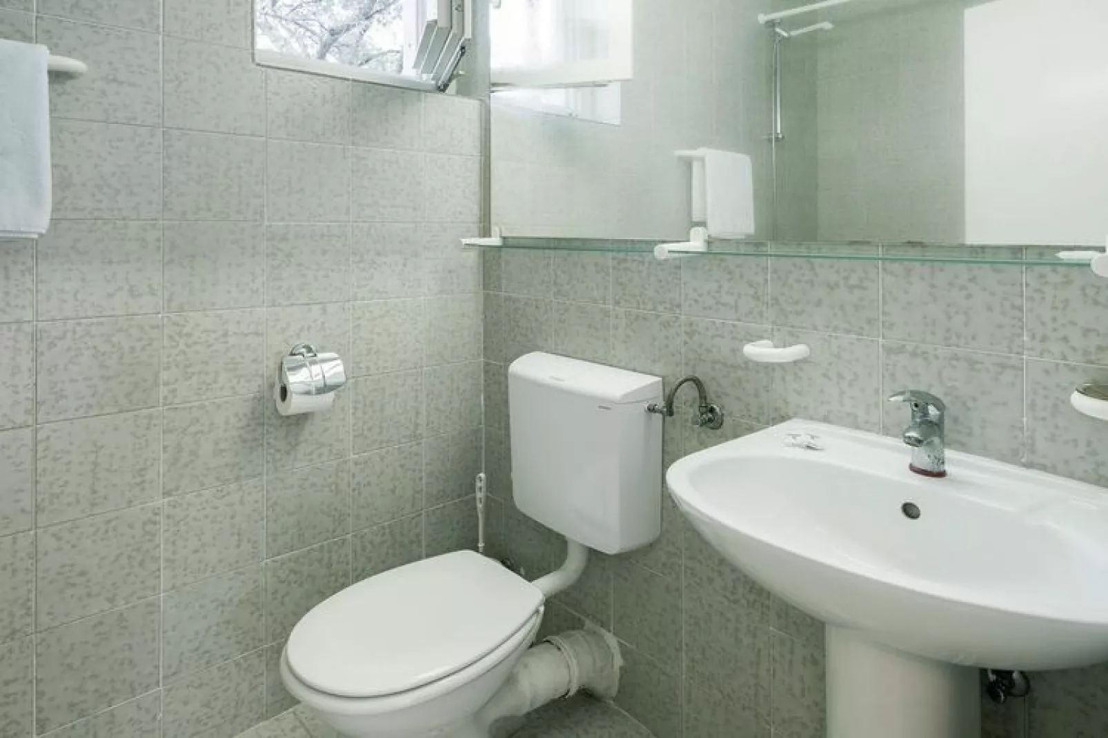 Apartments Fontana Resort Jelsa - Deluxe Studio 2 - 37 qm - 2 Pers-Bathroom