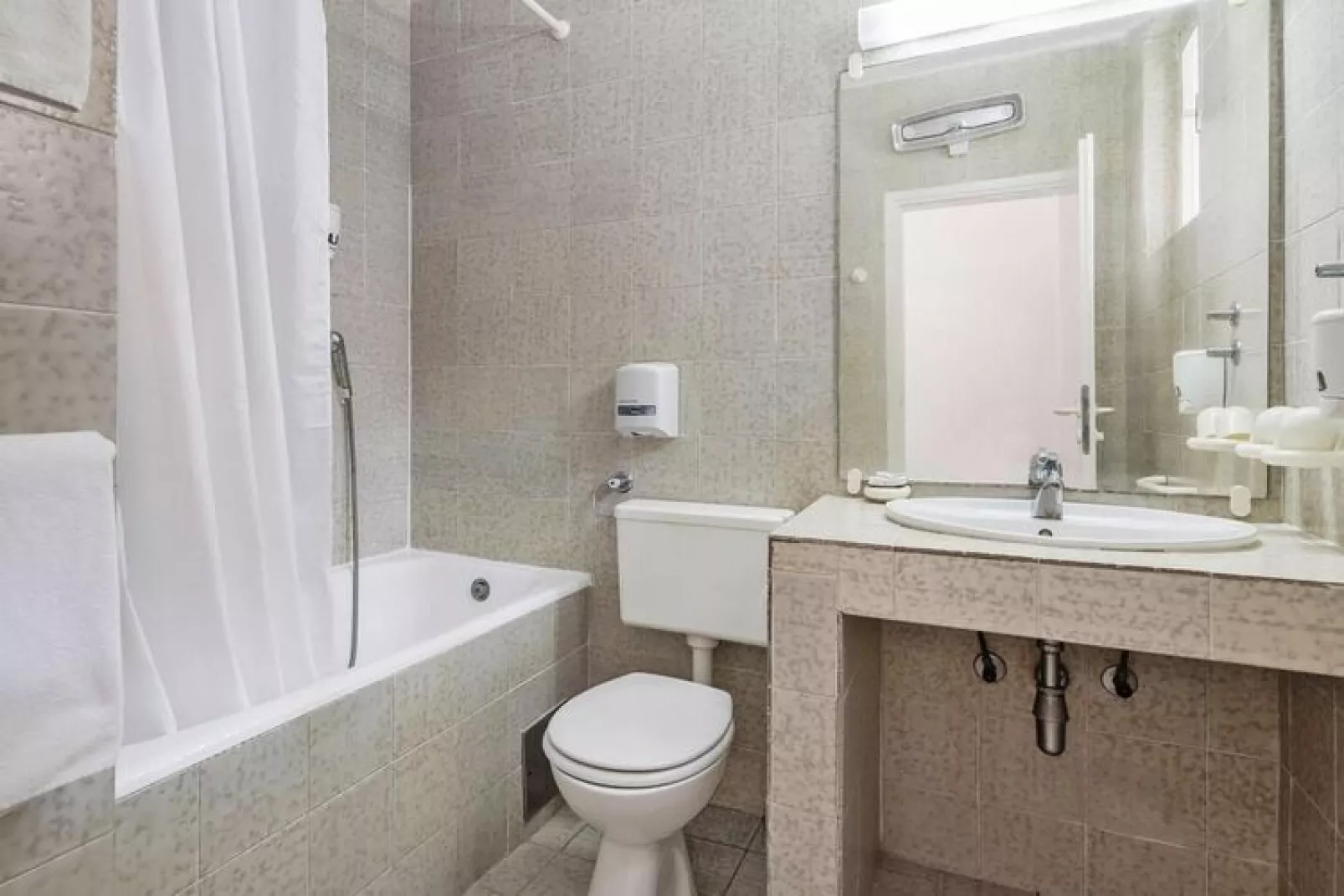 Apartments Fontana Resort Jelsa - Deluxe Studio 2 - 37 qm - 2 Pers-Bathroom