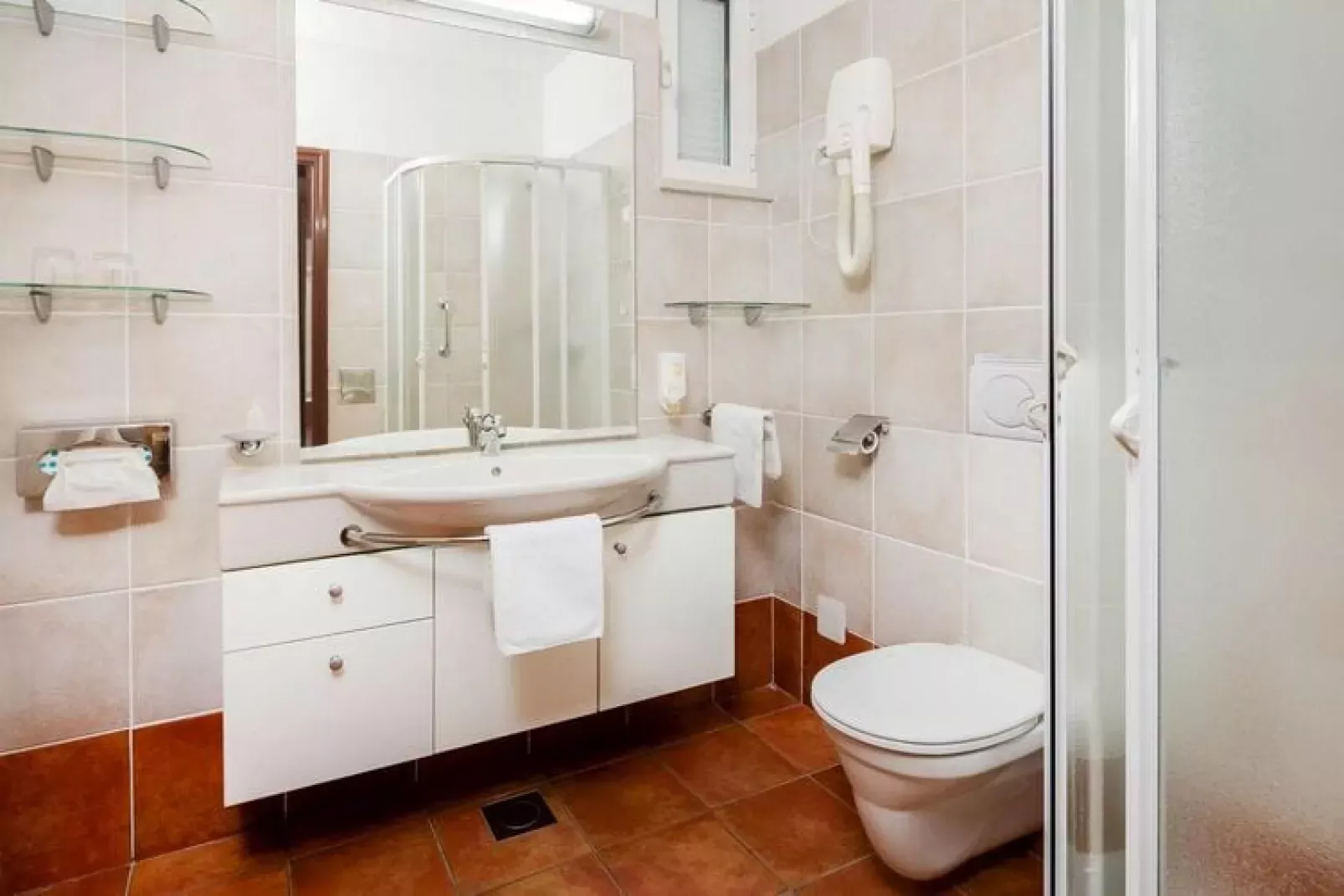 Apartments Fontana Resort Jelsa - Deluxe Studio 2 - 37 qm - 2 Pers-Bathroom