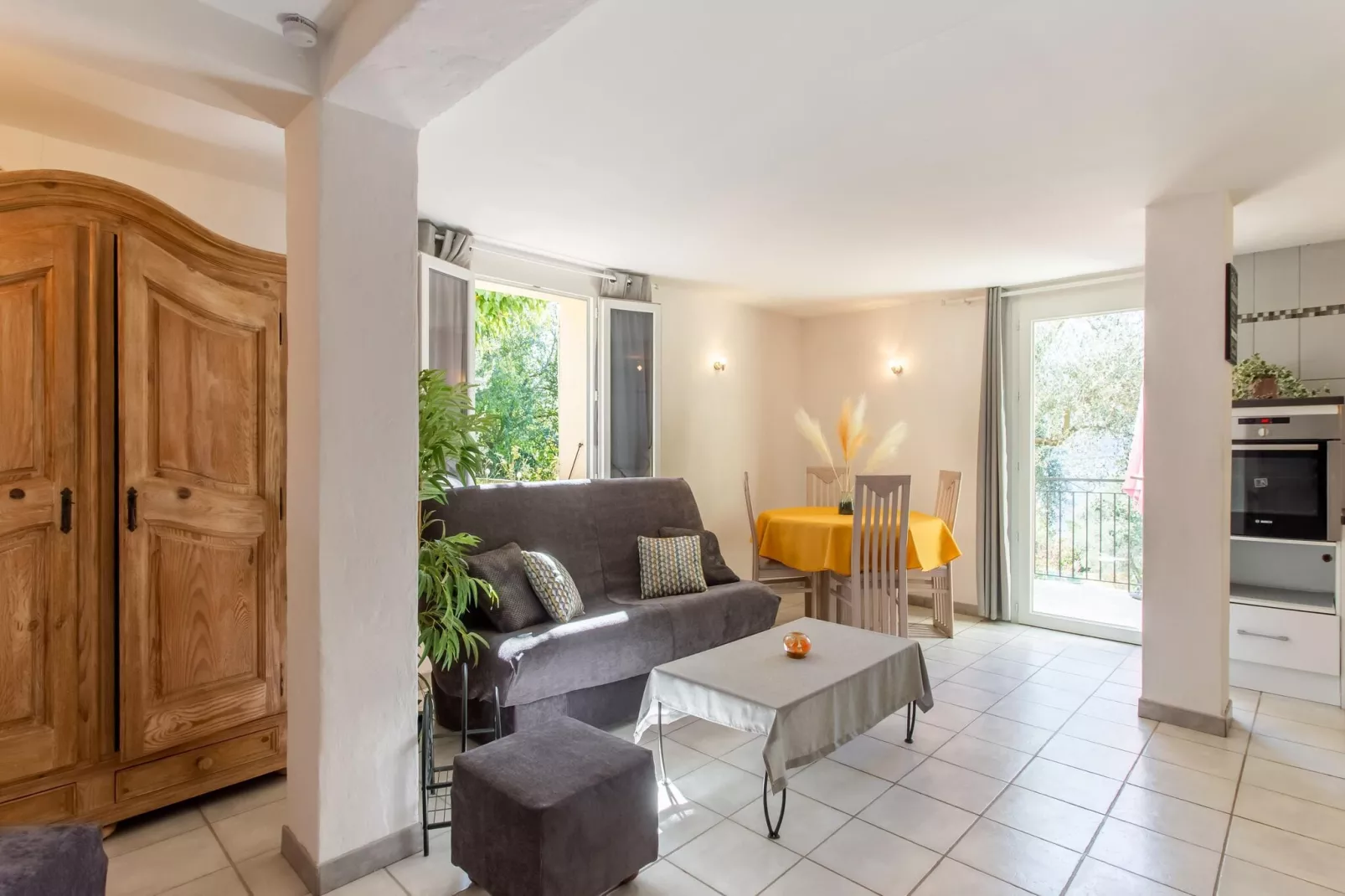 Berre les Alpes-Living room