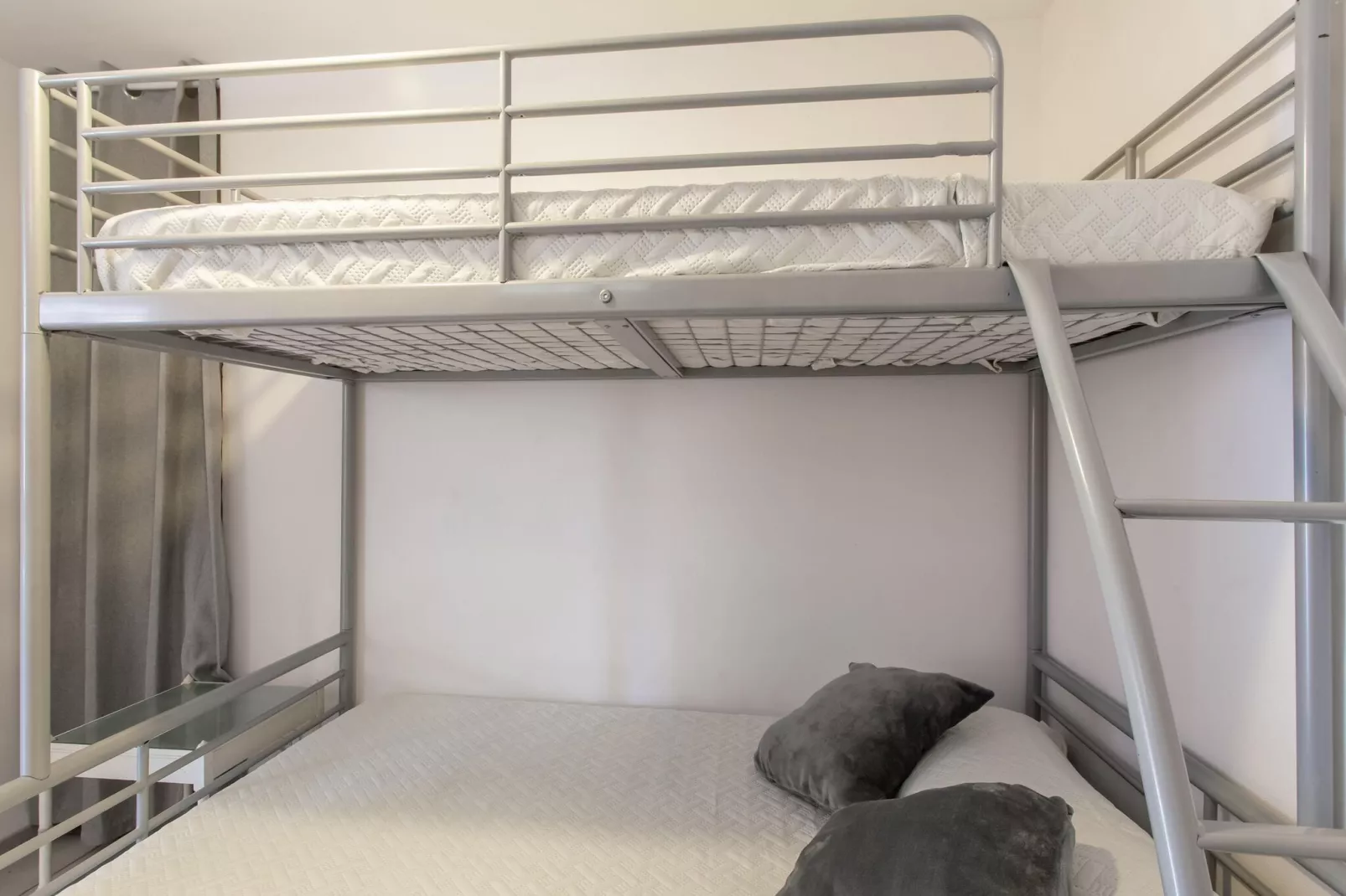 Berre les Alpes-Bedroom