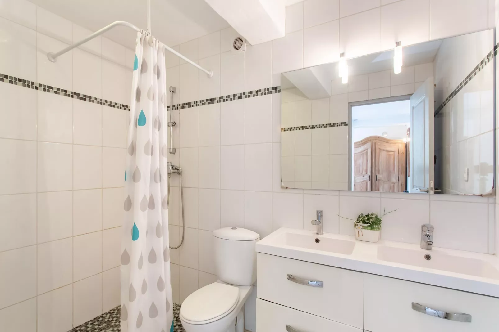 Berre les Alpes-Bathroom