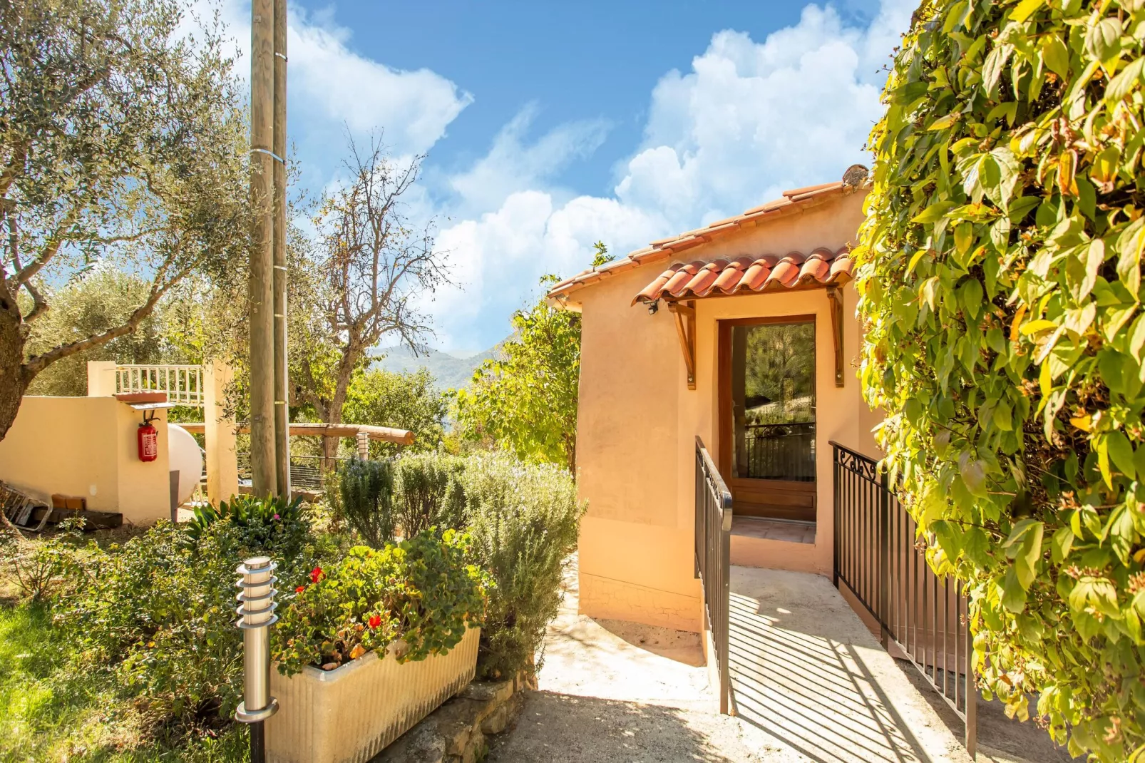 Berre les Alpes-Exterior summer
