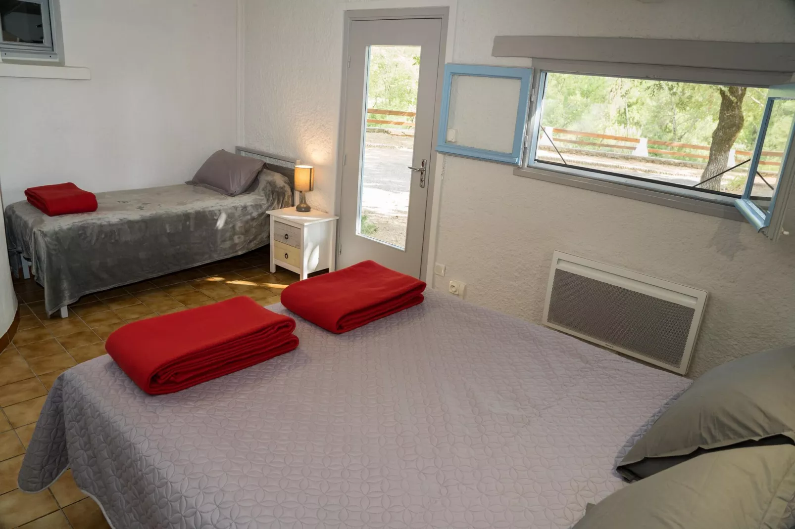 Petit gite-Bedroom