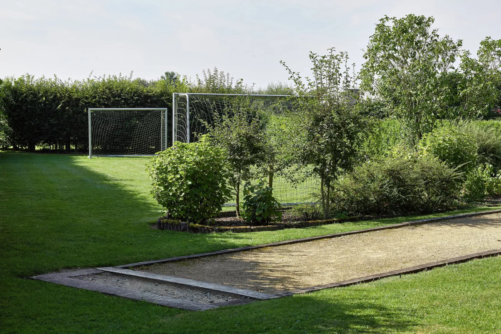 Ludogite-Gardens summer