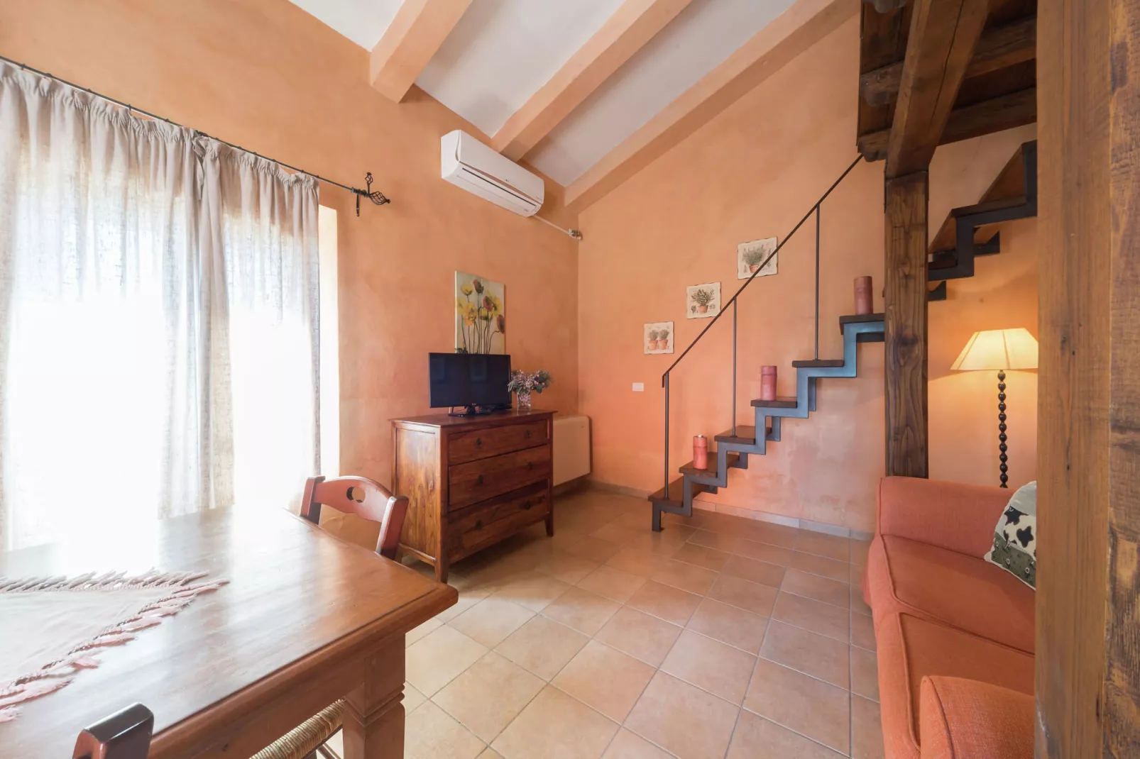Mirto-Living room